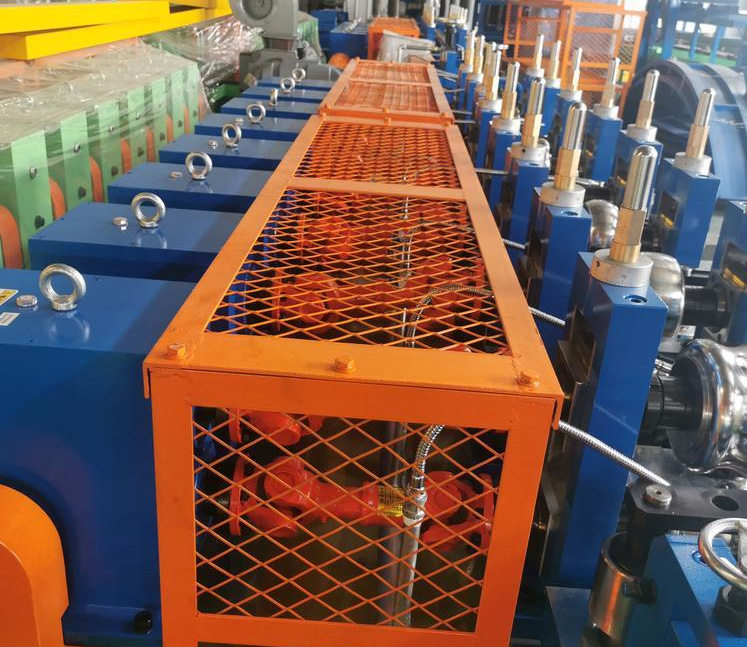 鋼塑復(fù)合管生產(chǎn)設(shè)備 鋼塑復(fù)合管生產(chǎn)設(shè)備